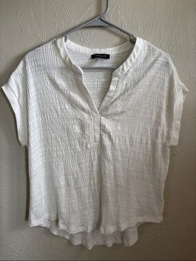 Cable & Gauge White Textured Split-Neck Tunic Top